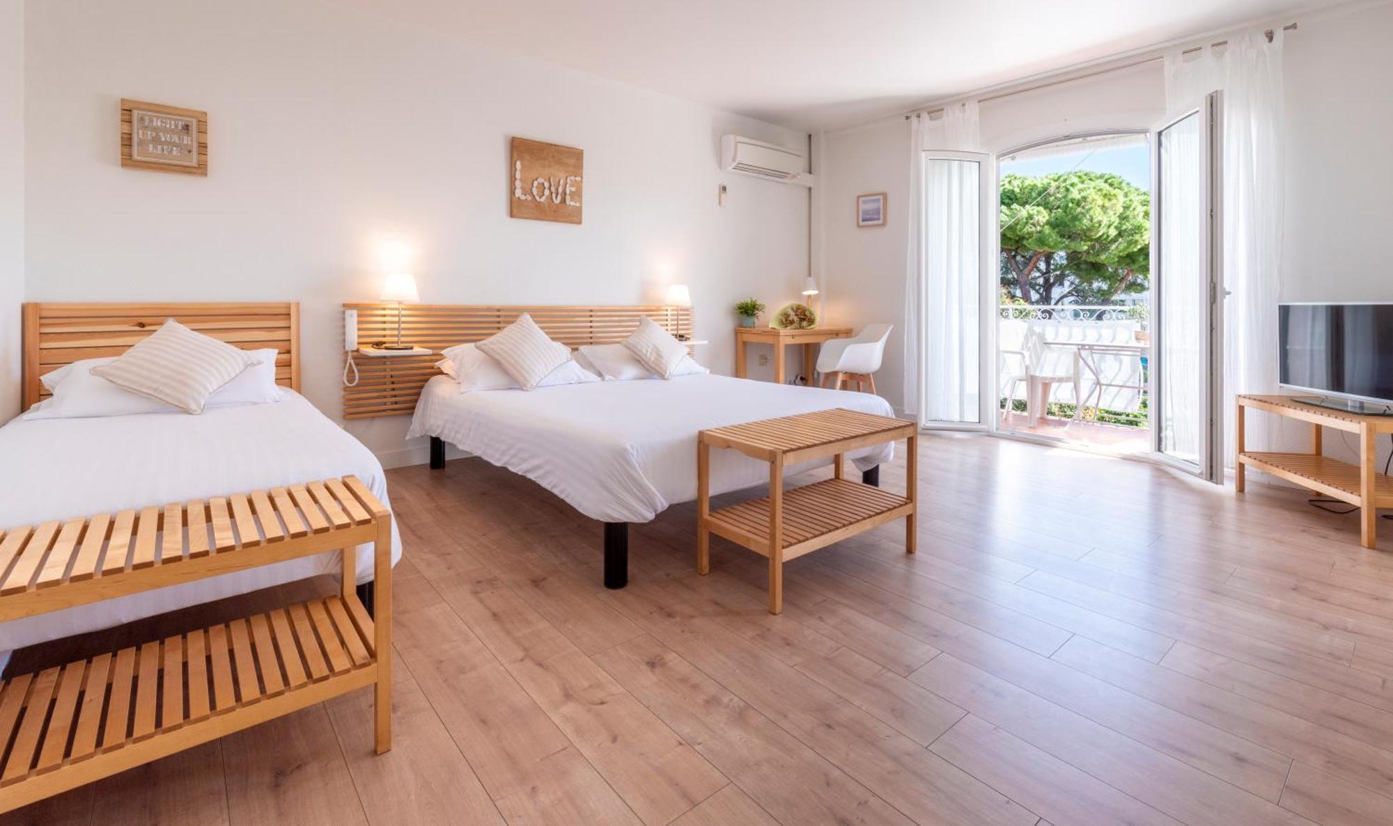 Hotel & Studios Astor Antibes Bagian luar foto