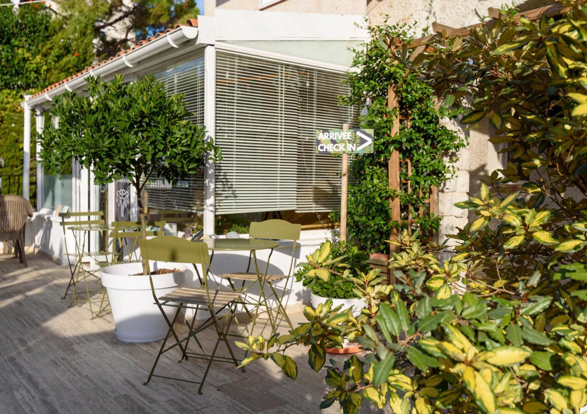 Hotel & Studios Astor Antibes Bagian luar foto