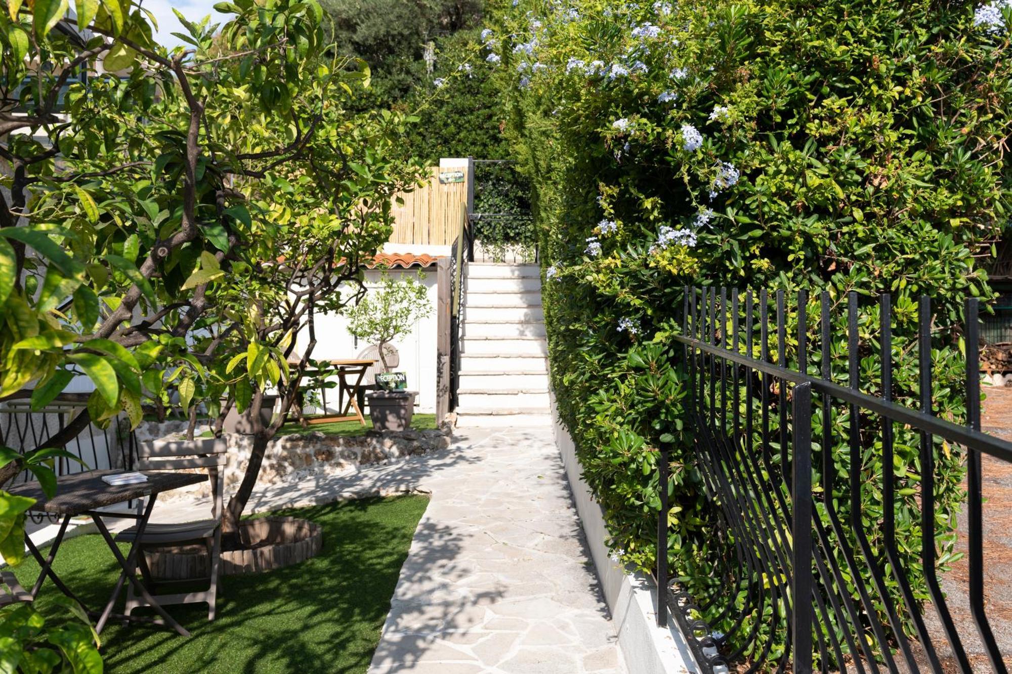 Hotel & Studios Astor Antibes Bagian luar foto