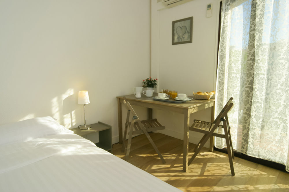 Hotel & Studios Astor Antibes Bagian luar foto