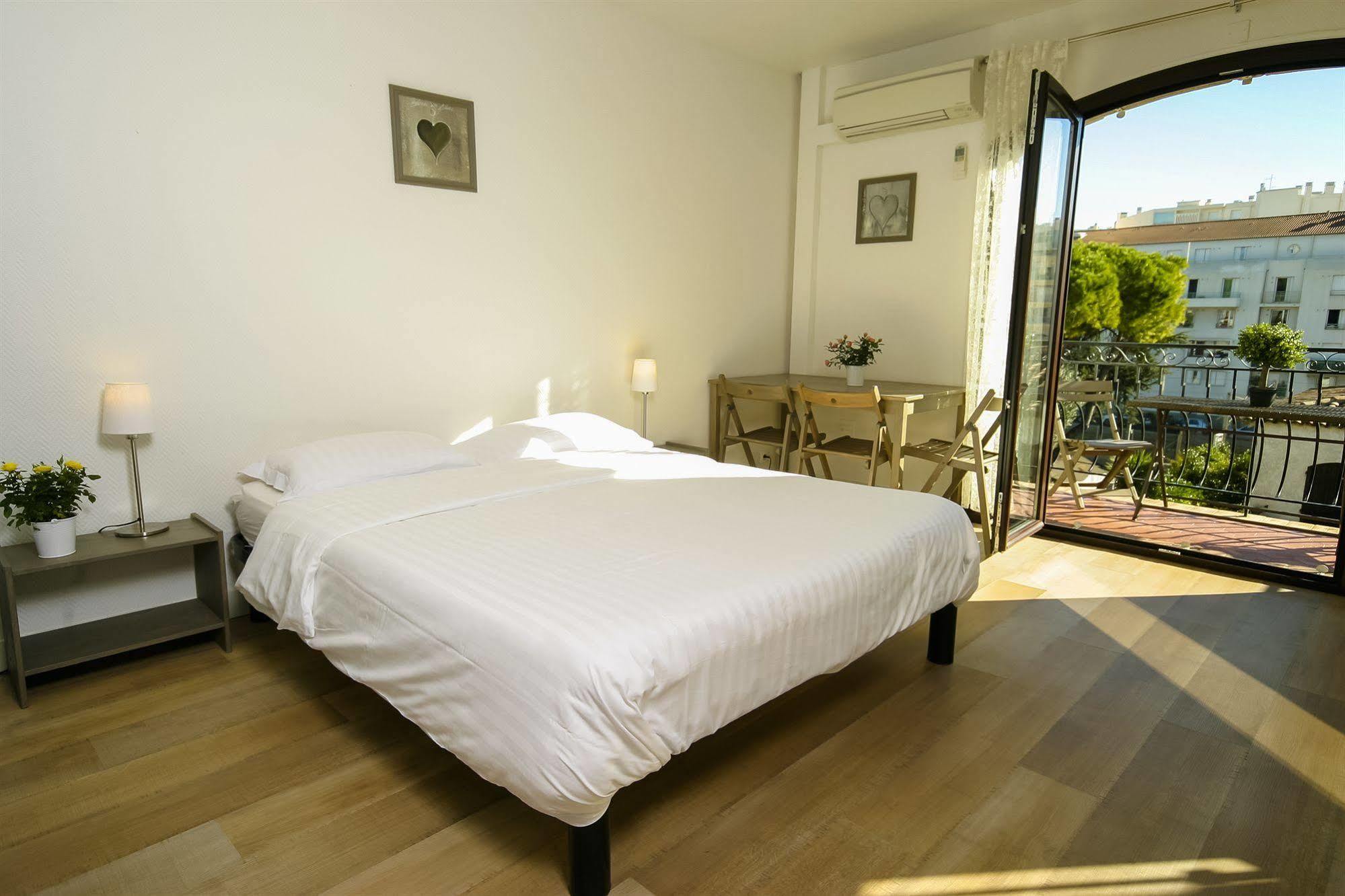 Hotel & Studios Astor Antibes Bagian luar foto