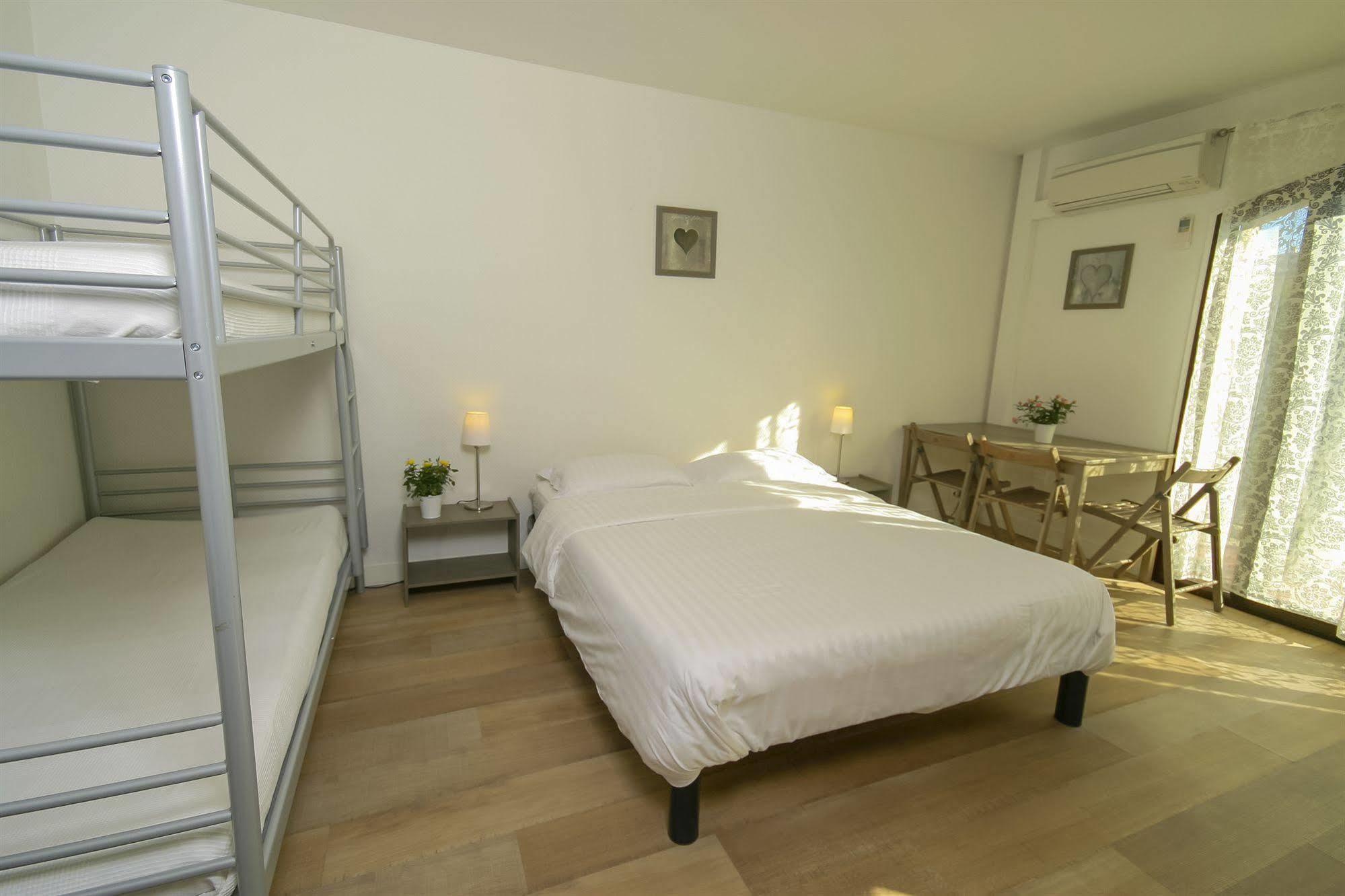 Hotel & Studios Astor Antibes Bagian luar foto